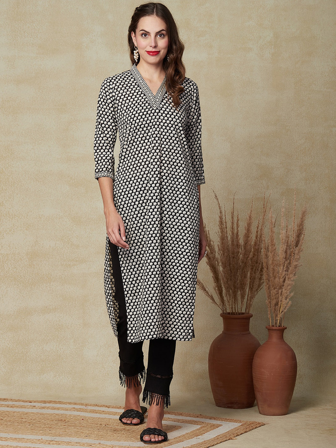 

FASHOR Ethnic Motifs Printed V-Neck Thread Work Pure Cotton Kurta, Black