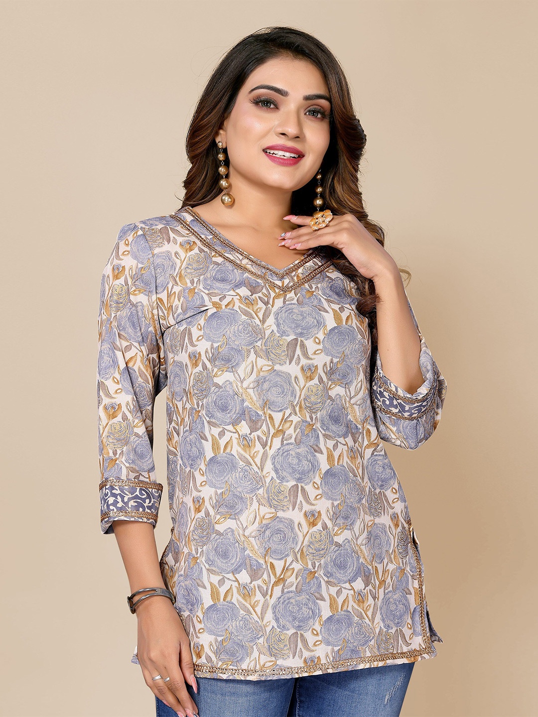 

TITANIUM SILK INDUSTRIES PVT. LTD. Floral Printed V-Neck Top, Grey