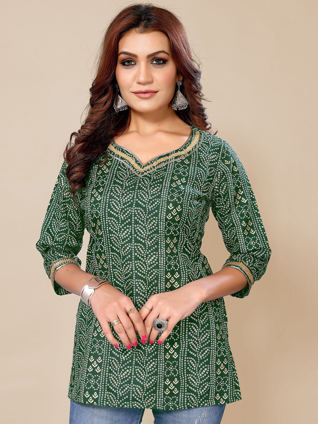 

TITANIUM SILK INDUSTRIES PVT. LTD. Ethnic Motifs Printed V-Neck Top, Green