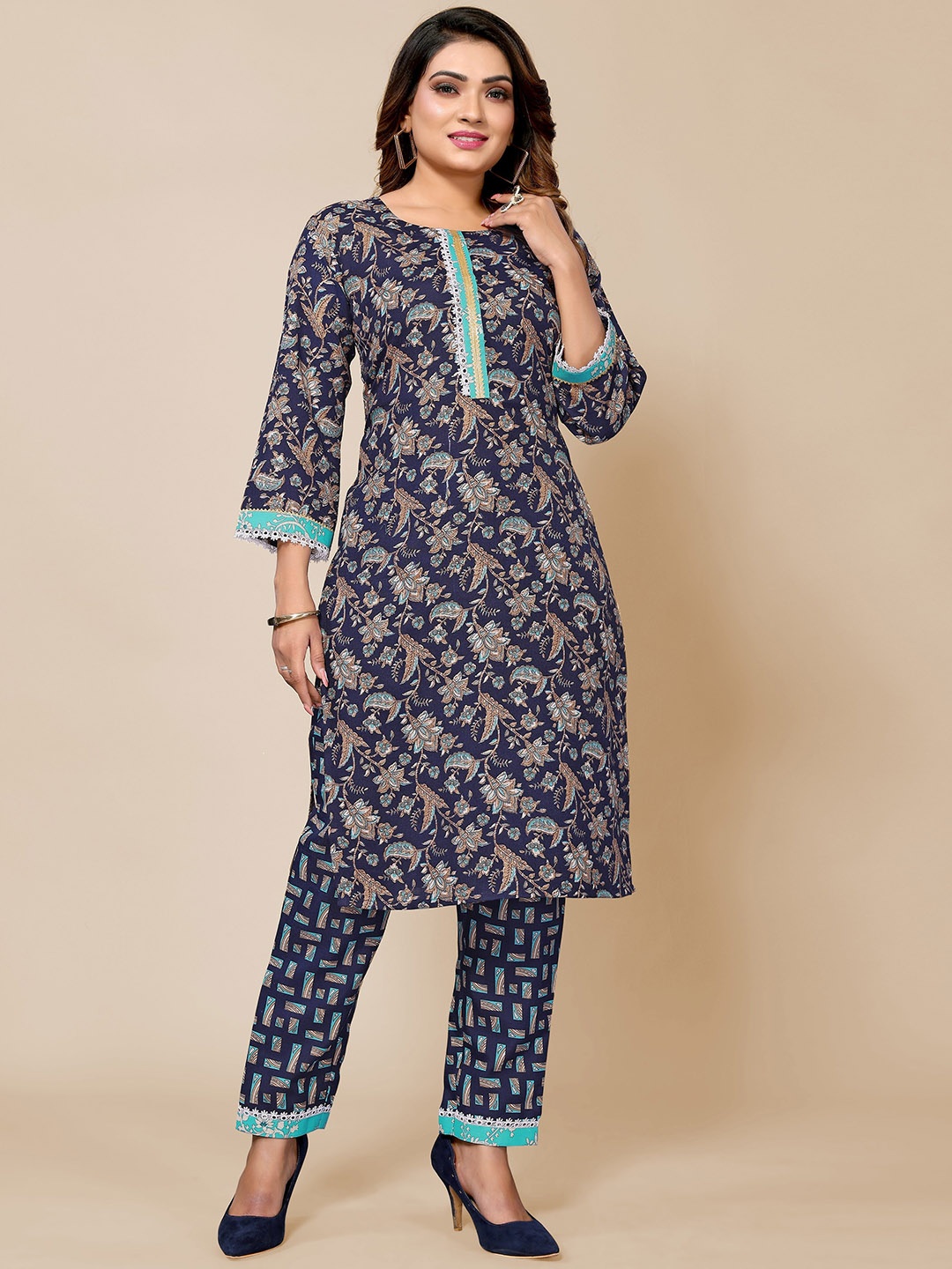 

TITANIUM SILK INDUSTRIES PVT. LTD. Floral Printed Straight Kurta With Trousers, Navy blue