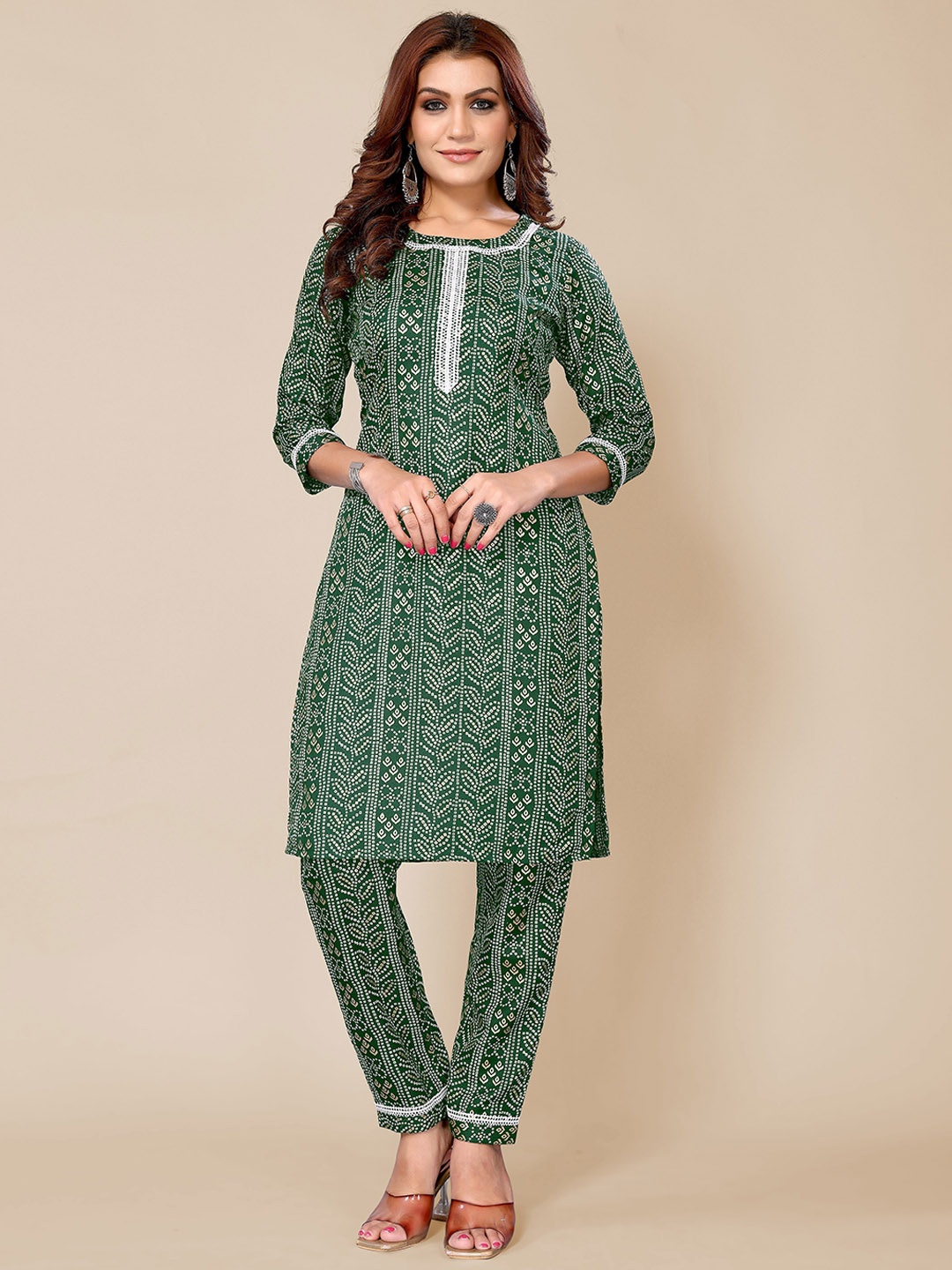 

TITANIUM SILK INDUSTRIES PVT. LTD. Bandhani Printed Straight Kurta With Trousers, Green