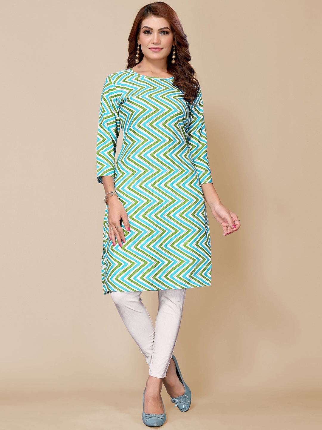 

TITANIUM SILK INDUSTRIES PVT. LTD. Chevron Printed Straight Crepe Kurta, Blue