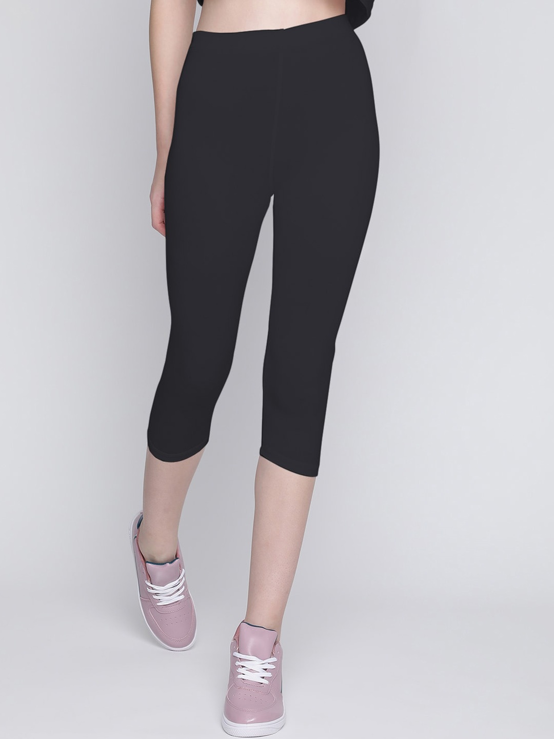

Wearjukebox Women Dry Fit Three-Fourth Length Training Tights, Black