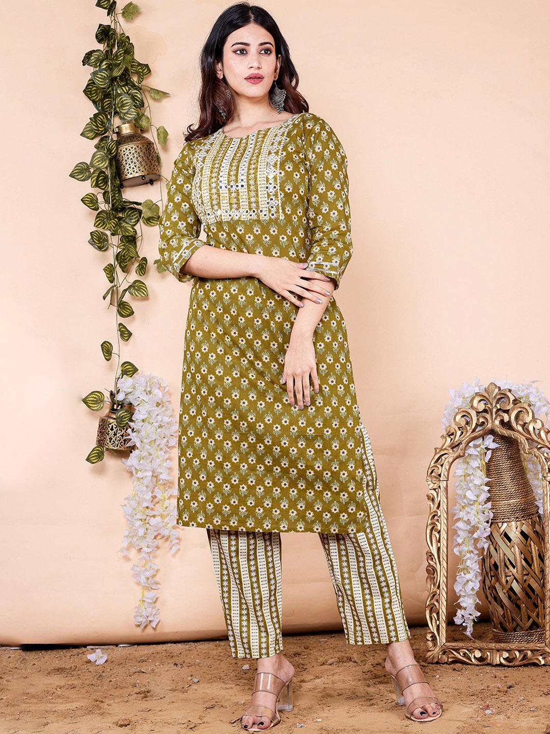 

R RANAK CREATION Floral Printed Regular Pure Cotton Kurta With Palazzos, Olive