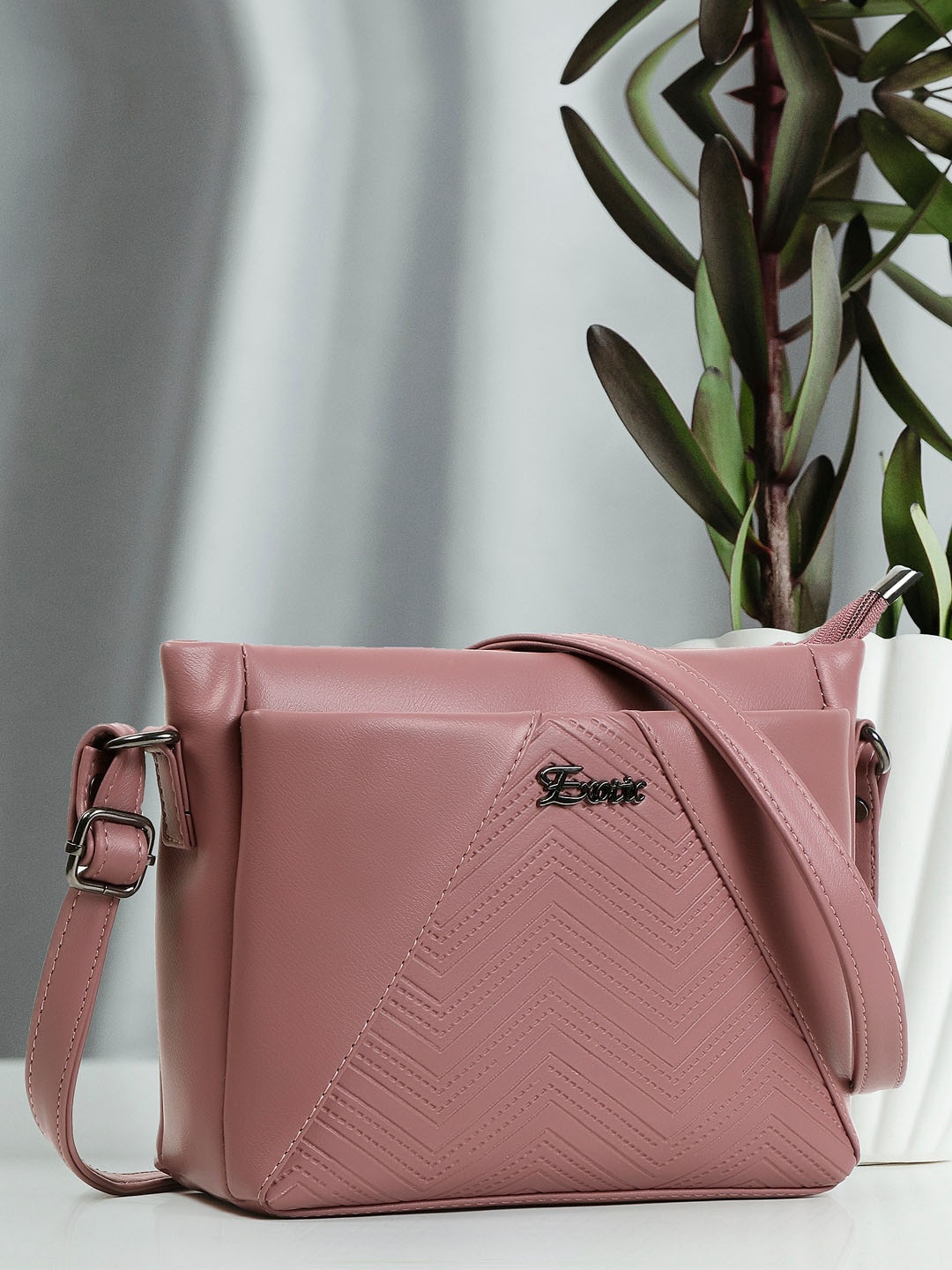 

Exotic Shopper Handheld Bag, Peach
