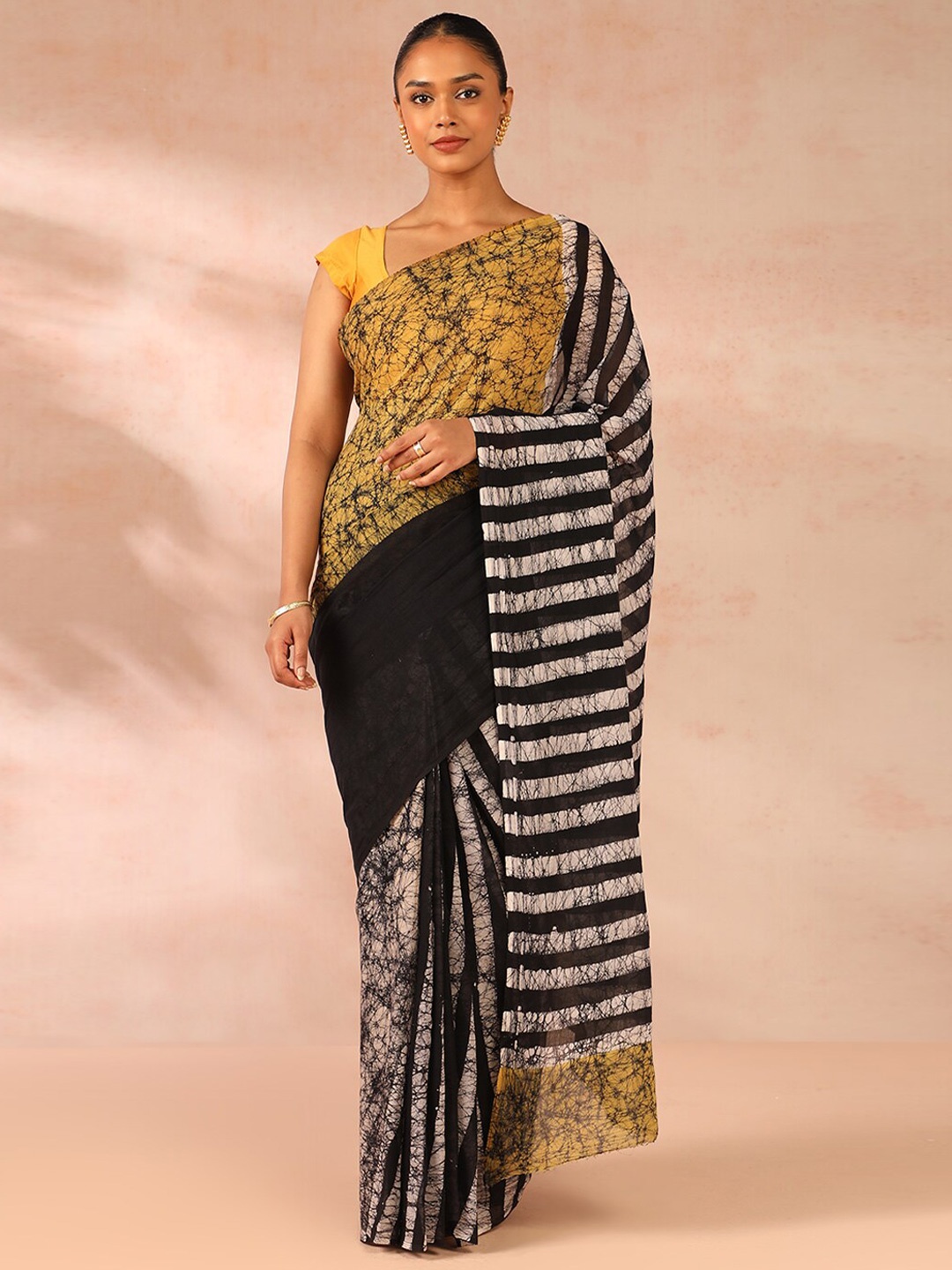 

Taneira Abstract Printed Pure Cotton Saree, Yellow