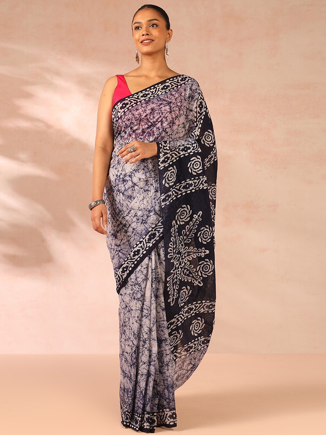 

Taneira Abstract Printed Pure Cotton Saree, White