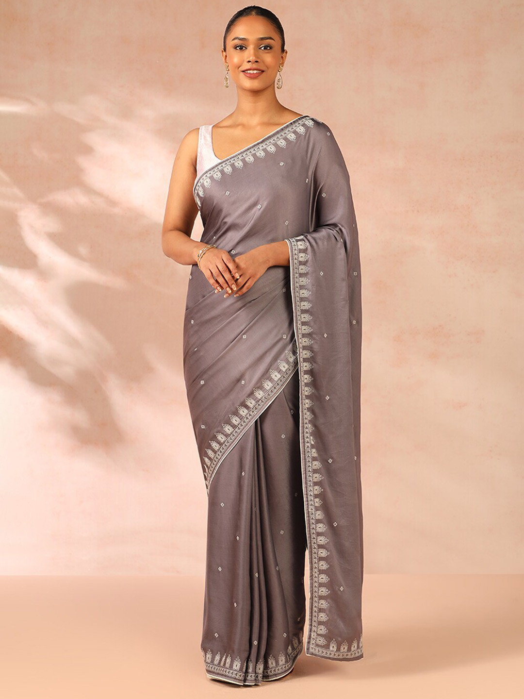 

Taneira Geometric Embroidered Saree, Grey