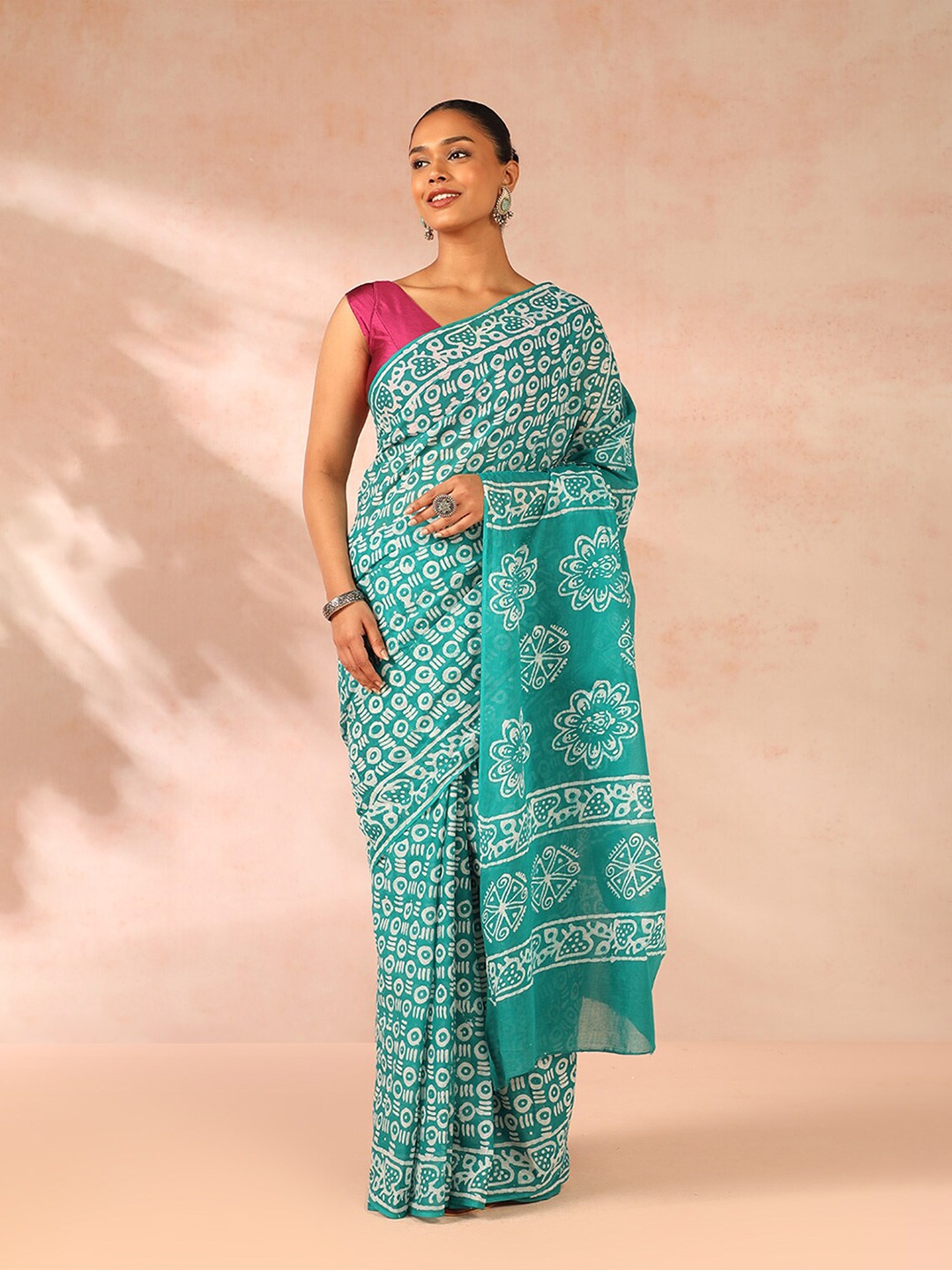 

Taneira Floral Printed Batik Saree, Green