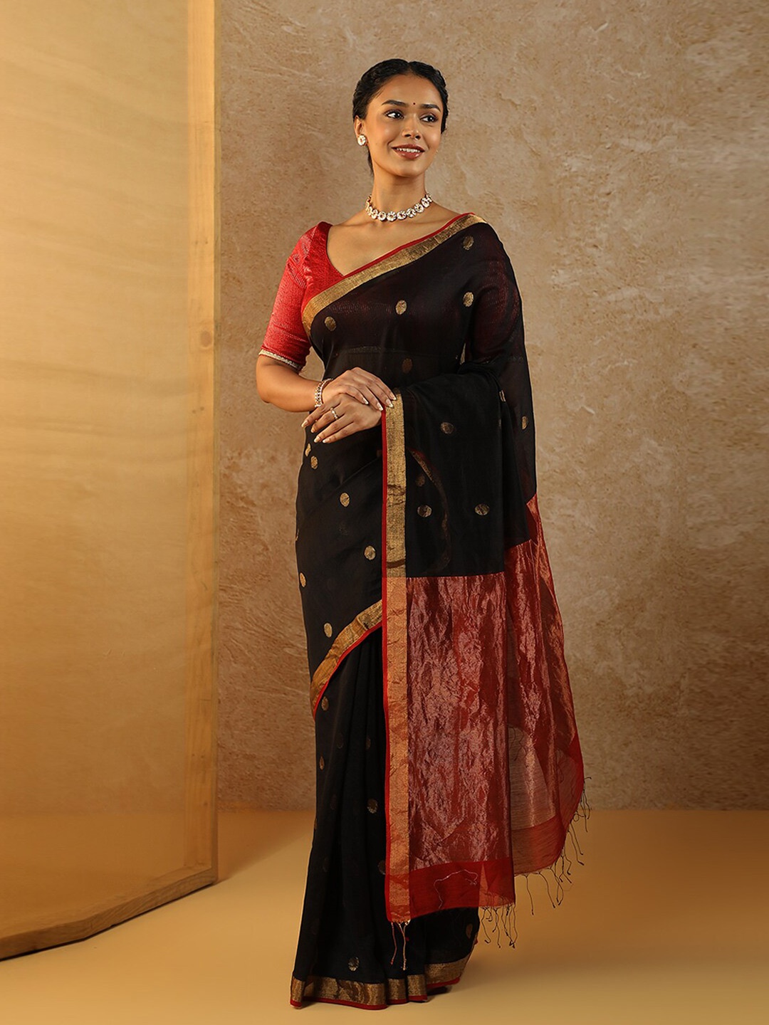 

Taneira Black & Red Geometric Woven Design Zari Silk Cotton Saree