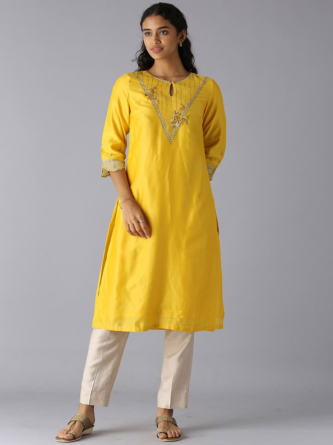 

Taneira Ethnic Motifs Embroidered Silk Cotton Kurta, Yellow