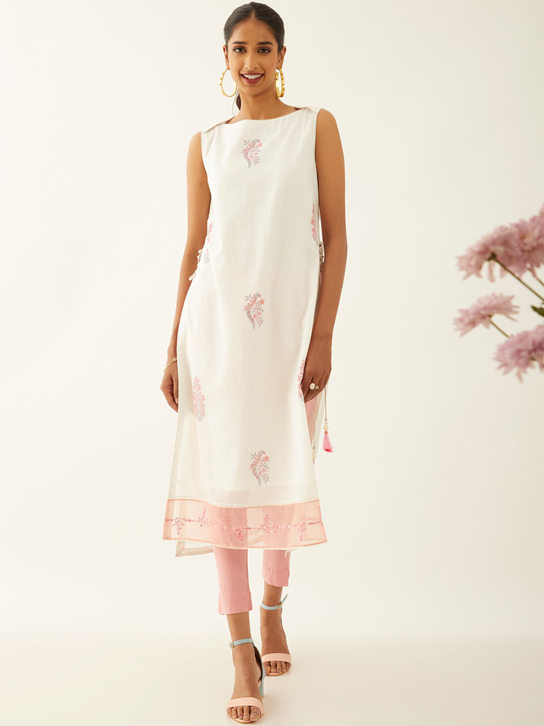 

Taneira Paisley Printed Boat Neck Sleeveless A-Line Kurta, Off white