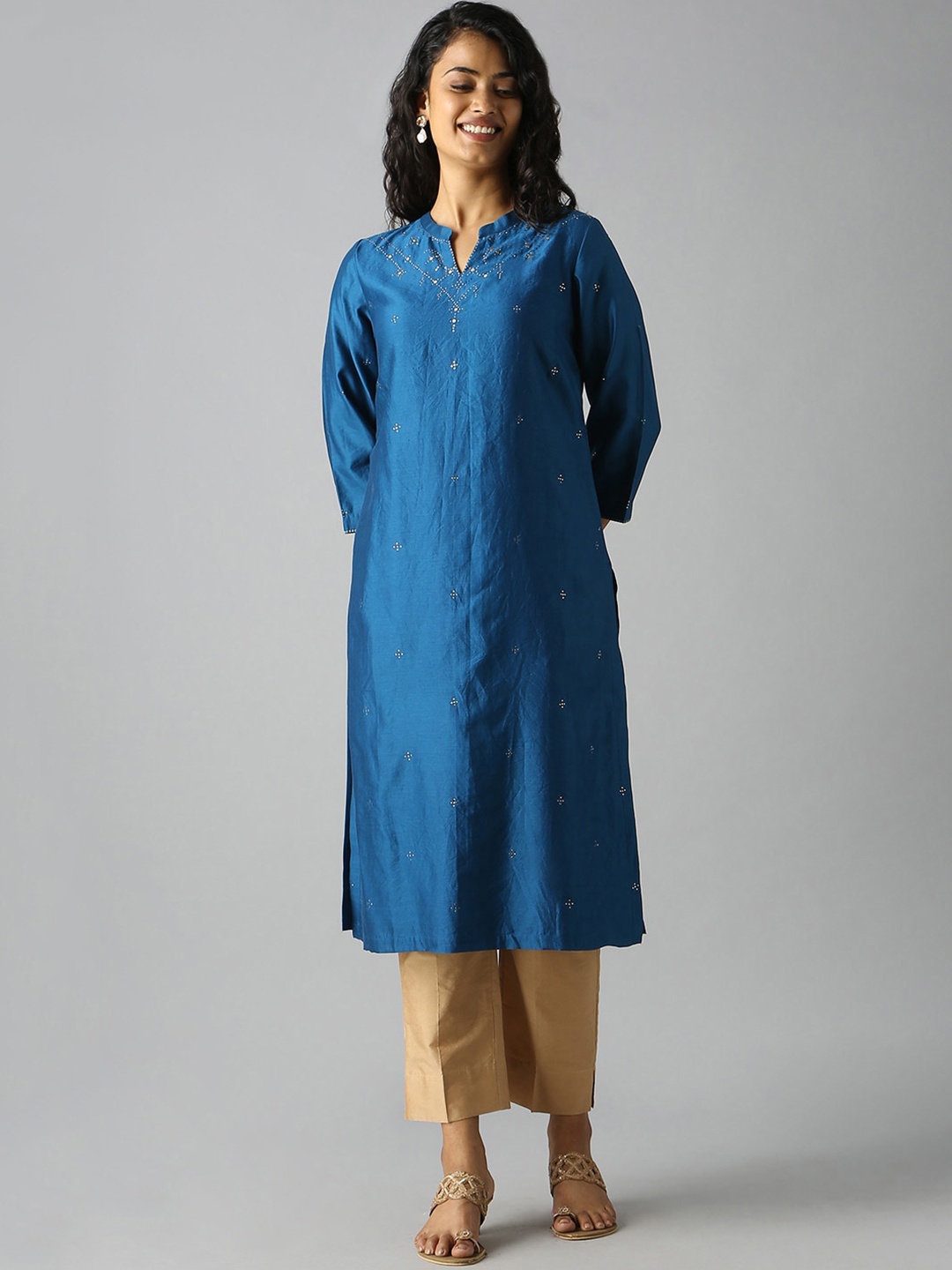 

Taneira Ethnic motifs Embroidered Band Collar Cotton Silk Kurta, Blue