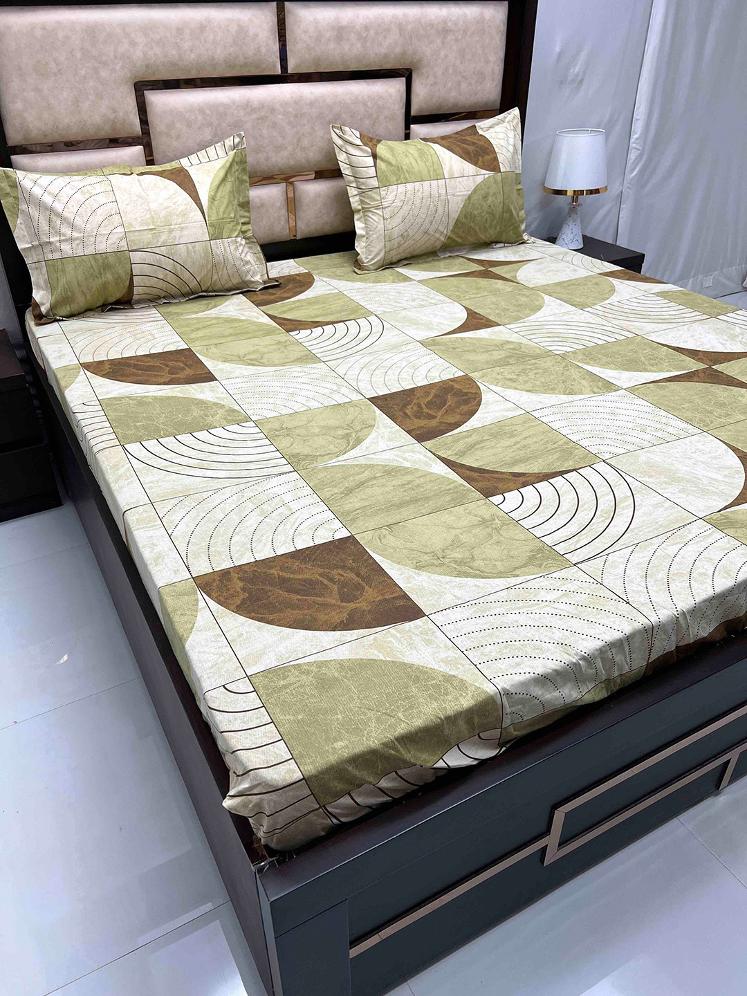 

Pure Decor Sapphire Green Geometric Cotton 300 TC Fitted King Bedsheet & 2 Pillow Covers