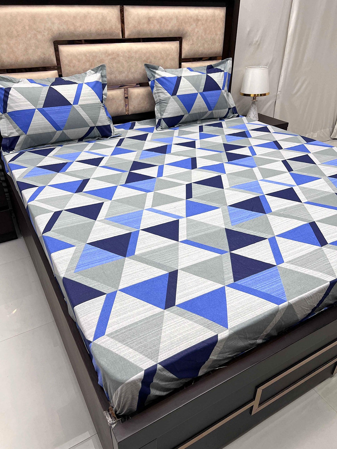 

Pure Decor Blue & White Printed Cotton 300 TC Fitted King Bedsheet with 2 Pillow Covers
