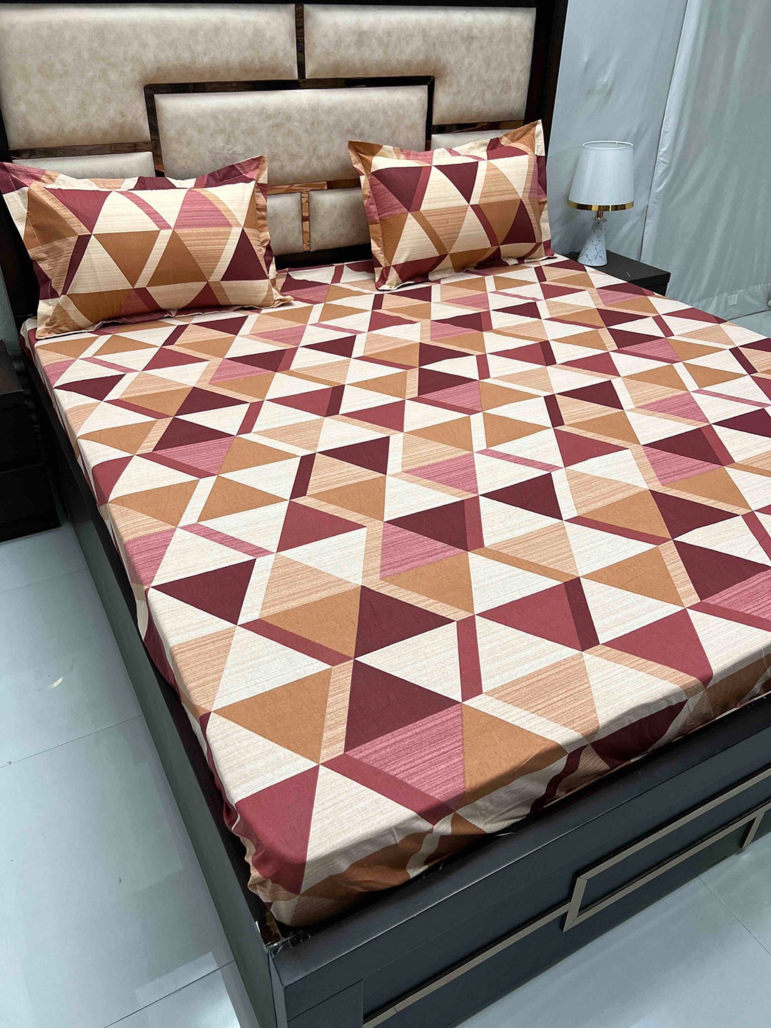 

Pure Decor Brown & White Printed Cotton 300 TC Fitted King Bedsheet with 2 Pillow Covers