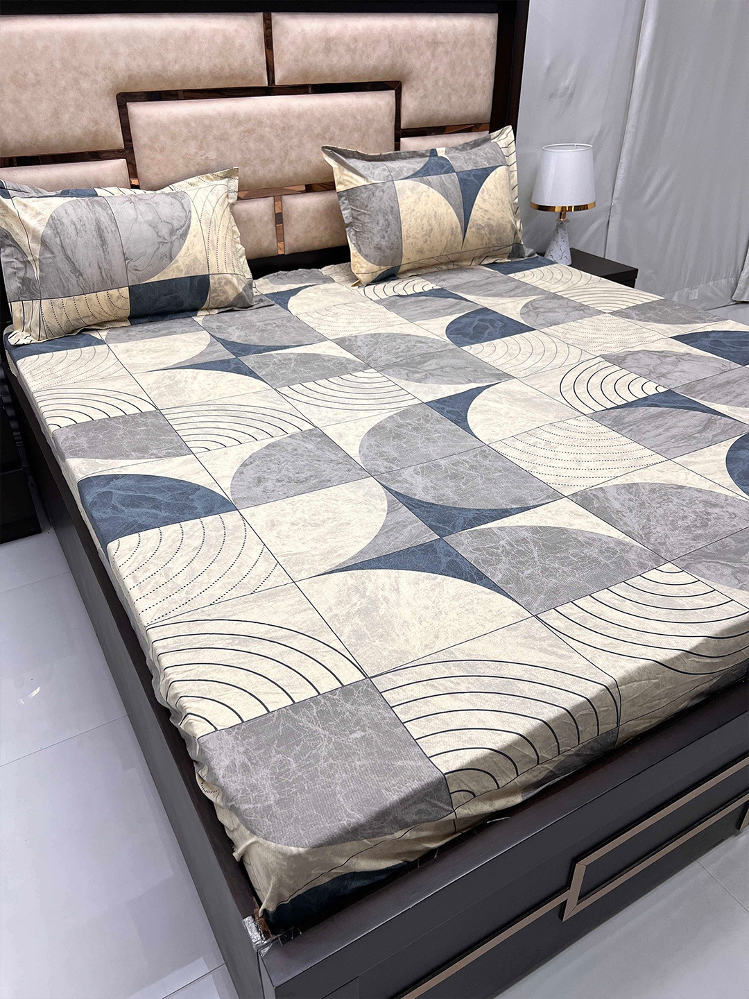 

Pure Decor Yellow & White Printed Cotton 300 TC Fitted King Bedsheet with 2 Pillow Covers