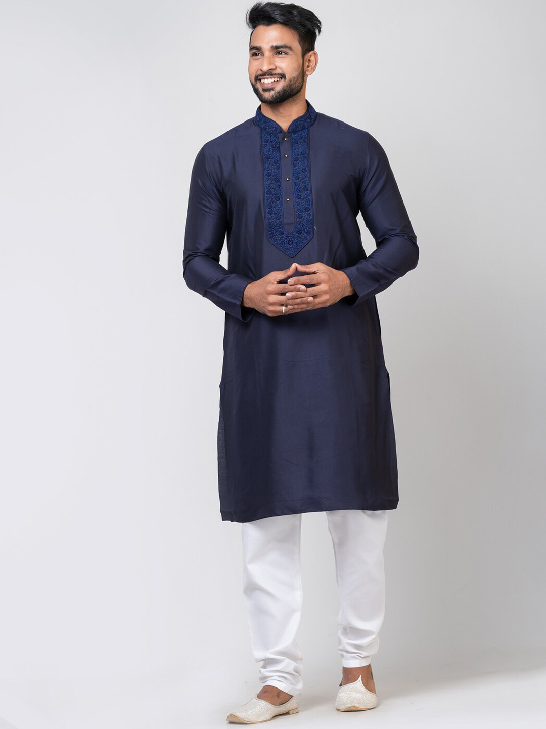 

HU - Handcrafted Uniquely Thread Work Mandarin Collar Straight Kurta, Navy blue