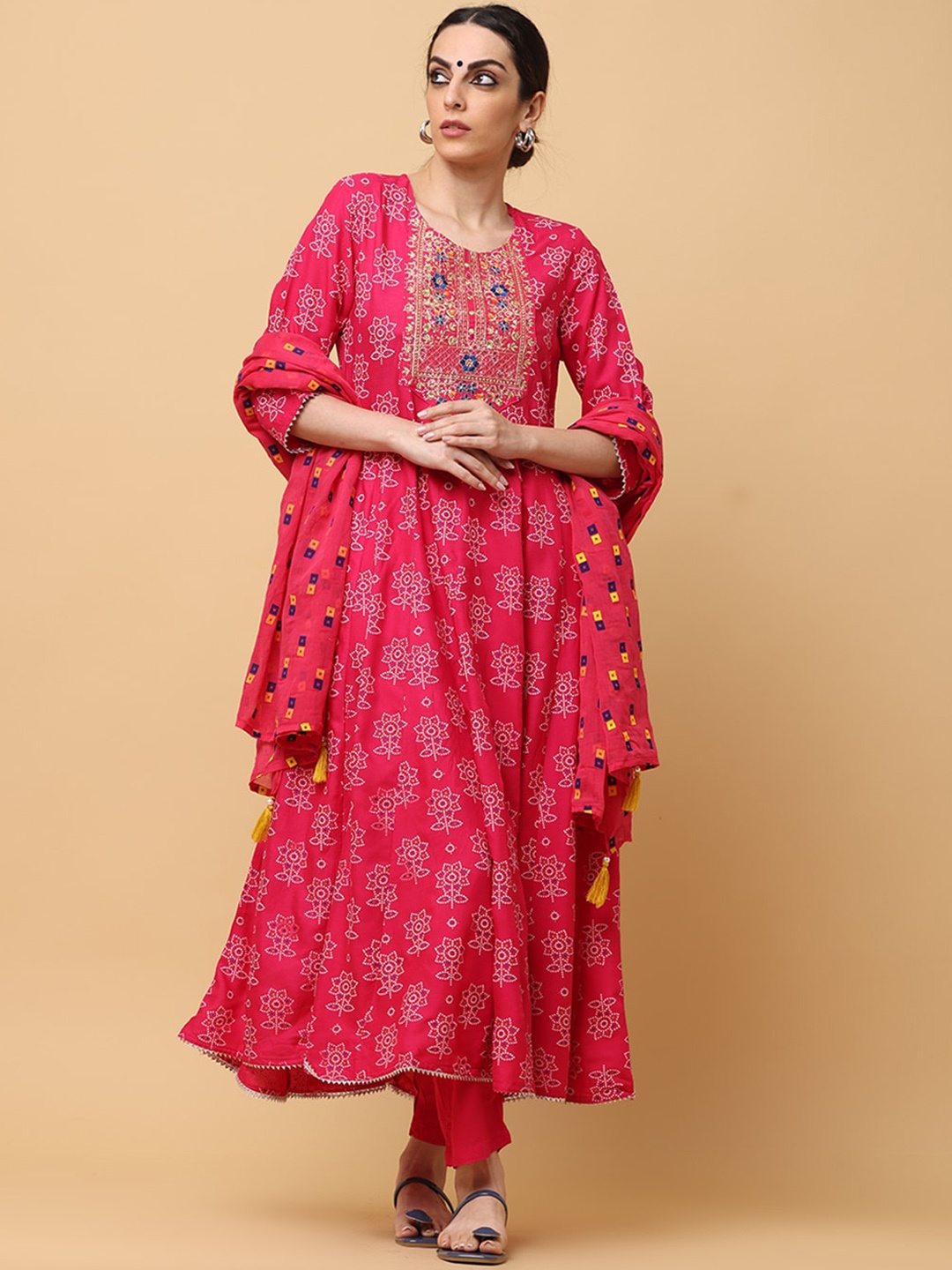 

aayusika Pink Ethnic Motifs Printed Thread Work Anarkali Kurta & Trousers With Dupatta