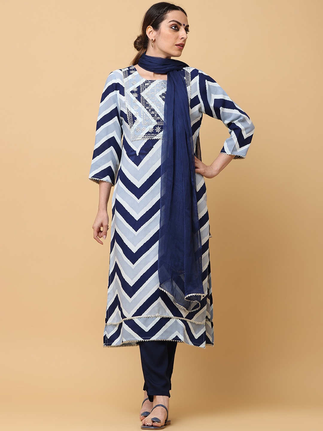

aayusika Chevron Printed Gotta Patti Thread Work Kurta with Trousers & Dupatta, Navy blue