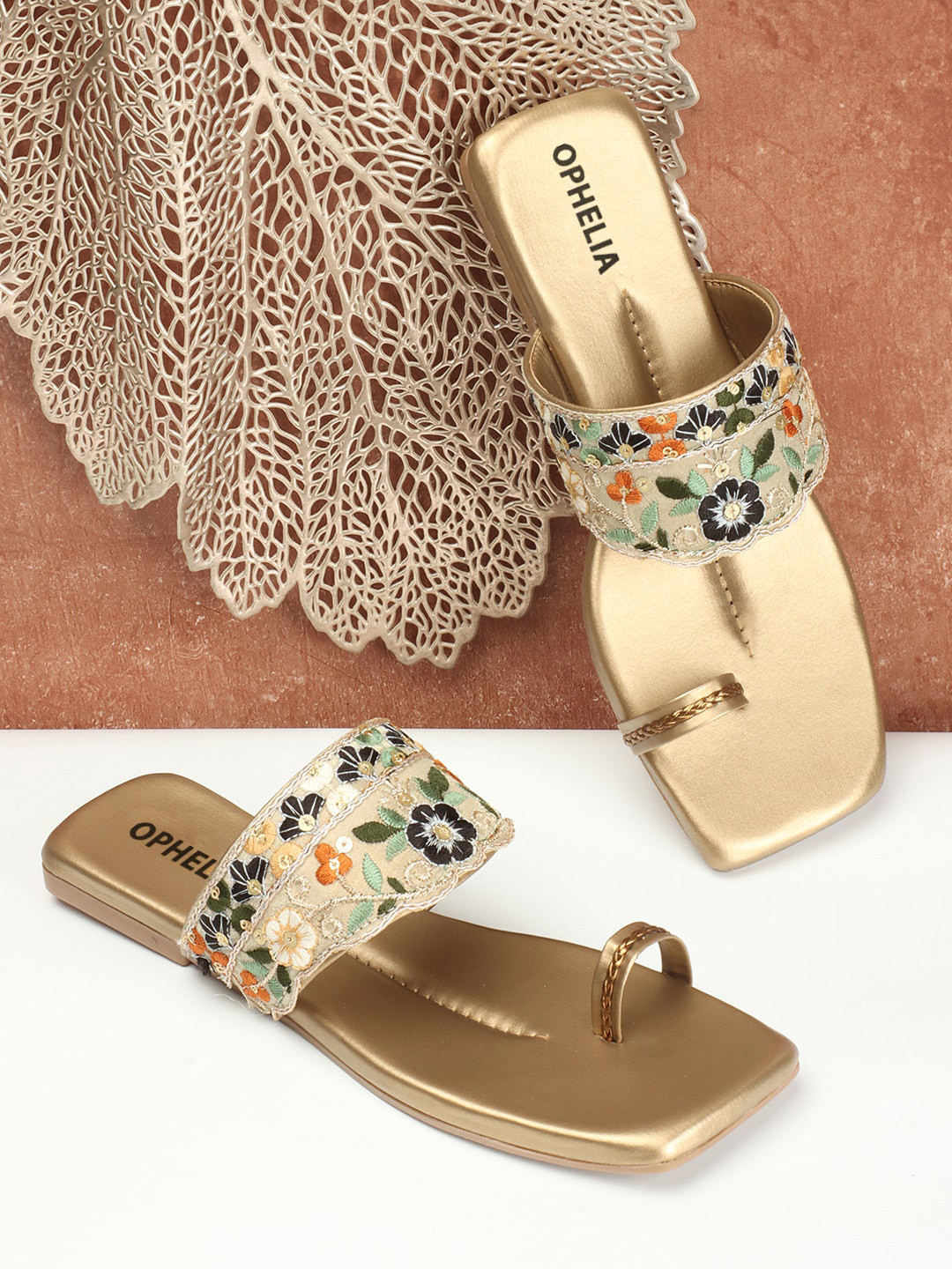 

OPHELIA Ethnic Embellished One Toe Flats, Gold