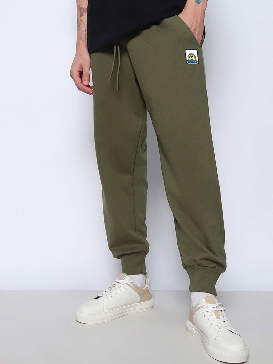 

Bewakoof Heavy Duty 1.0 Men Minion Badge Printed Oversized Joggers, Green