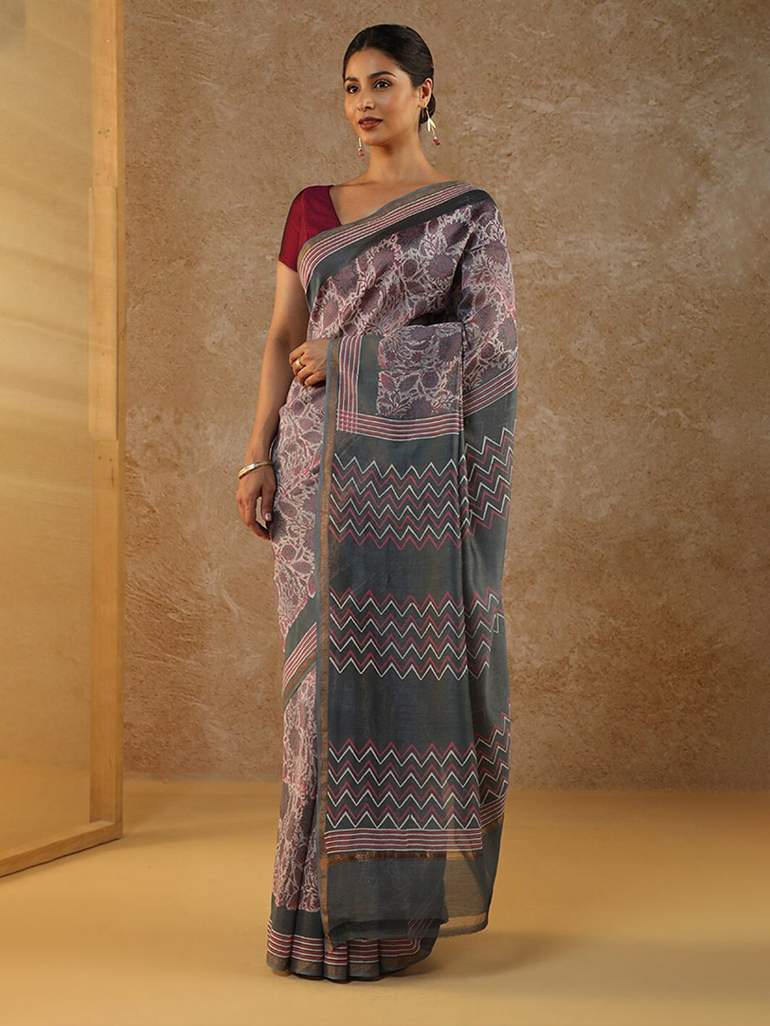 

Taneira Floral Printed Zari Chanderi Saree, Grey