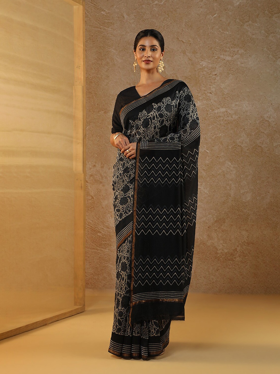 

Taneira Floral Block Printed Zari Silk Cotton Chanderi Saree, Black