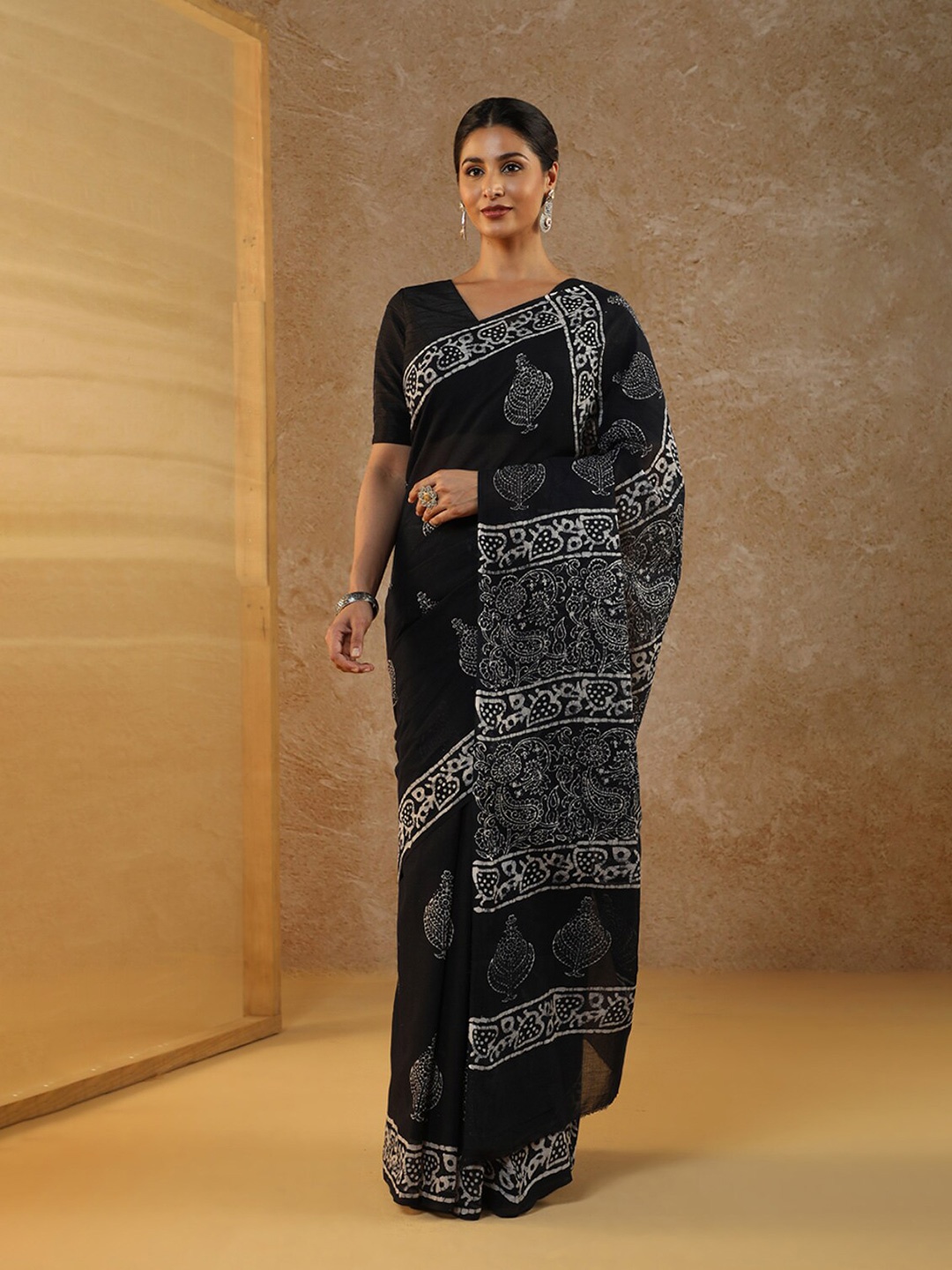 

Taneira Ethnic Motifs printed Pure Cotton Saree, Black