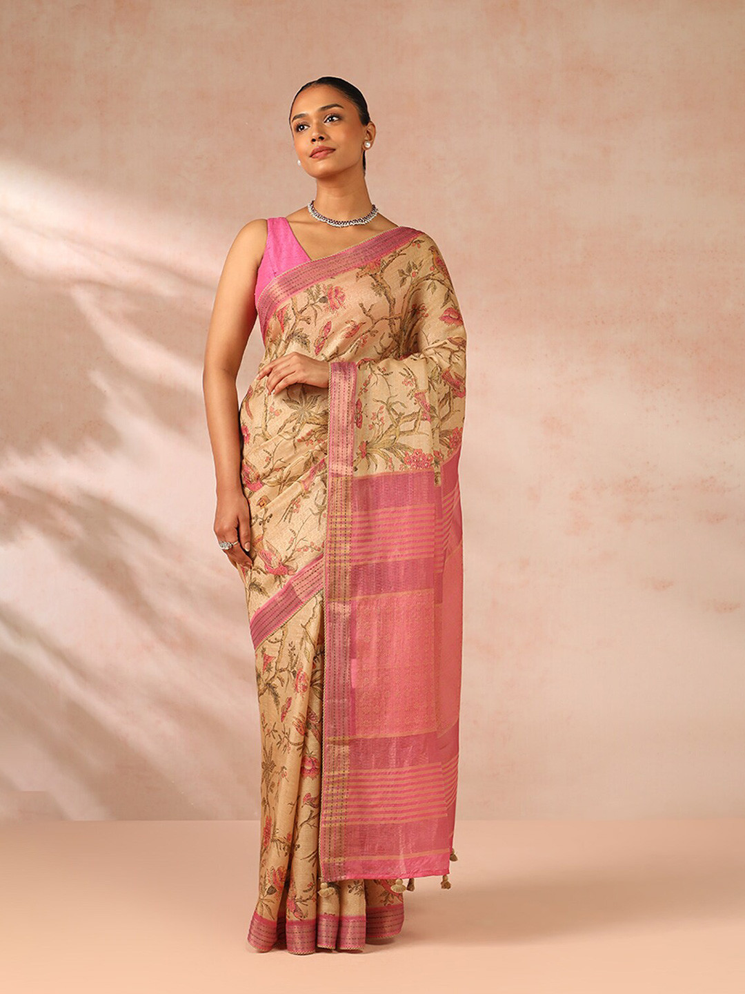 

Taneira Off White & Pink Floral Printed Pure Silk Saree