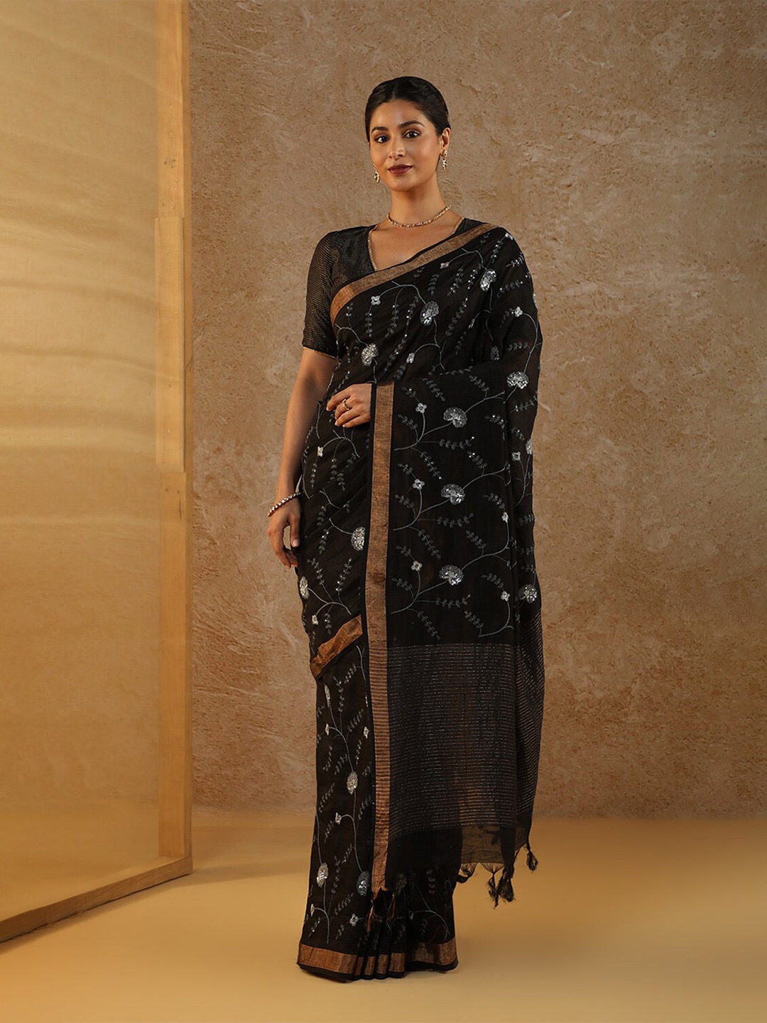 

Taneira Floral Embroidered Pure Linen Bhagalpuri Saree, Black