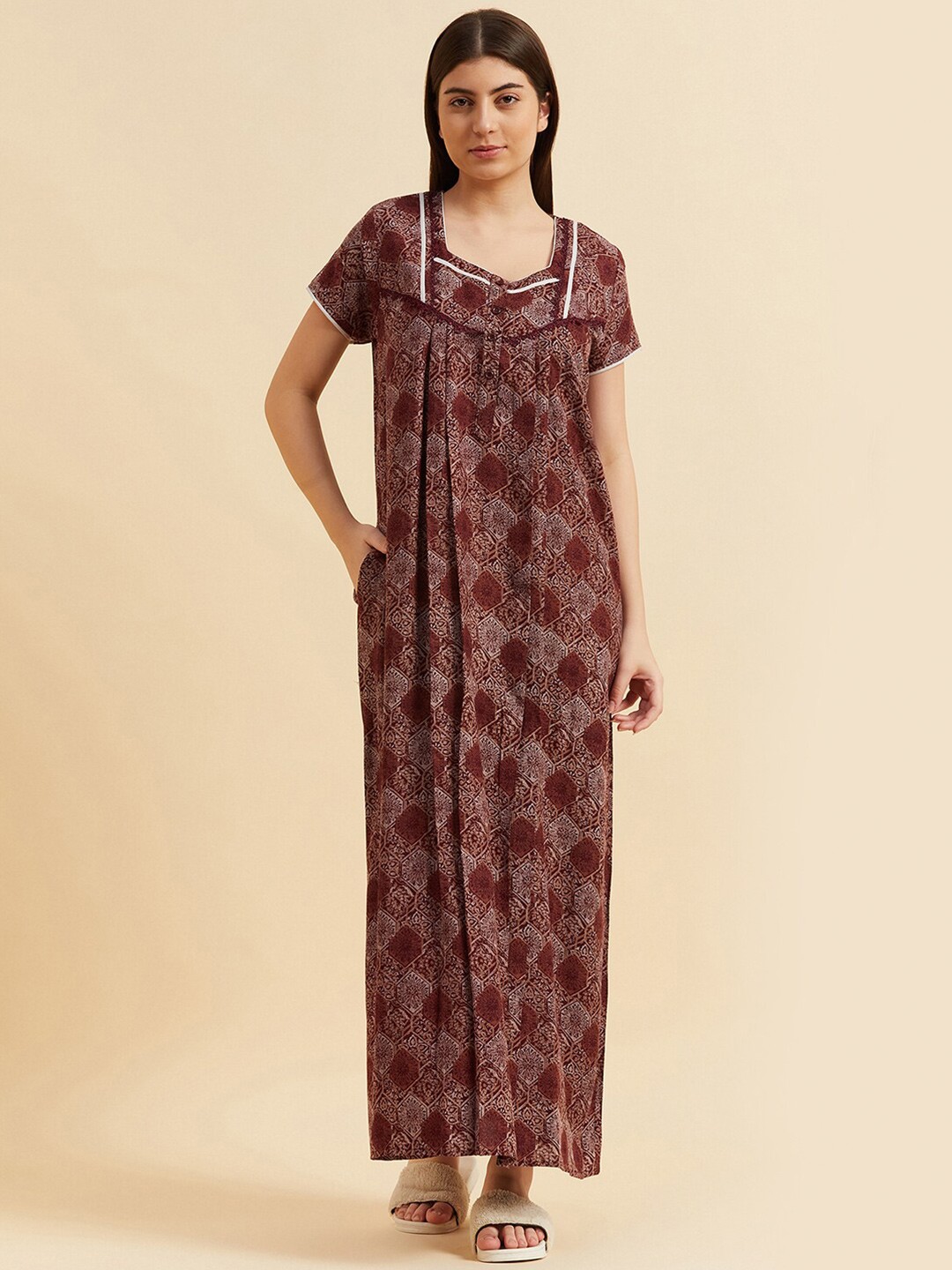 

Sweet Dreams Maroon Ethnic Motifs Printed Pure Cotton Maxi Nightdress
