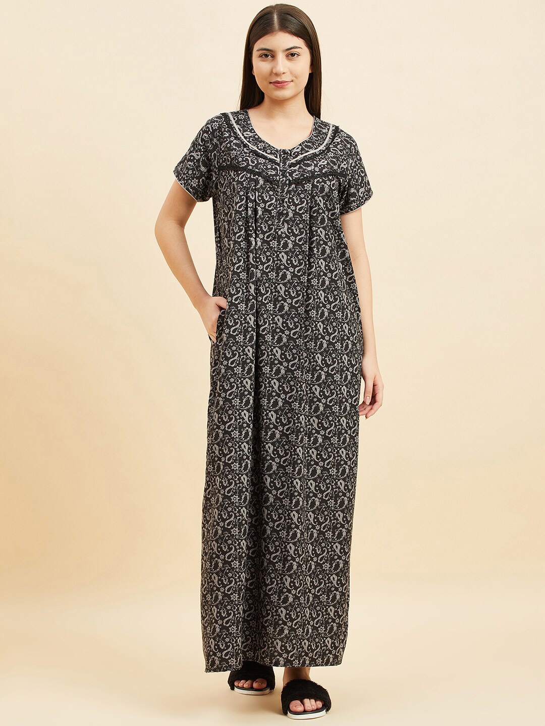 

Sweet Dreams Ethnic Motifs Printed Maxi Nightdress, Black