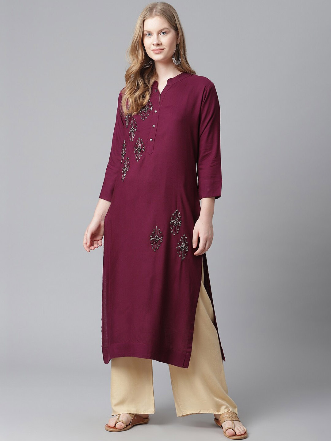 

JC4U Ethnic Motifs Embroidered Sequinned Kurta, Maroon