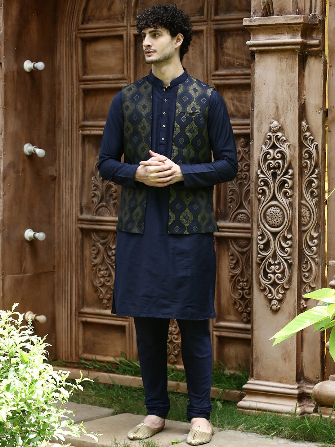 

HOUSE OF DEYANN Mandarin Collar Regular Kurta with Churidar And Woven Design Nehru Jacket, Navy blue