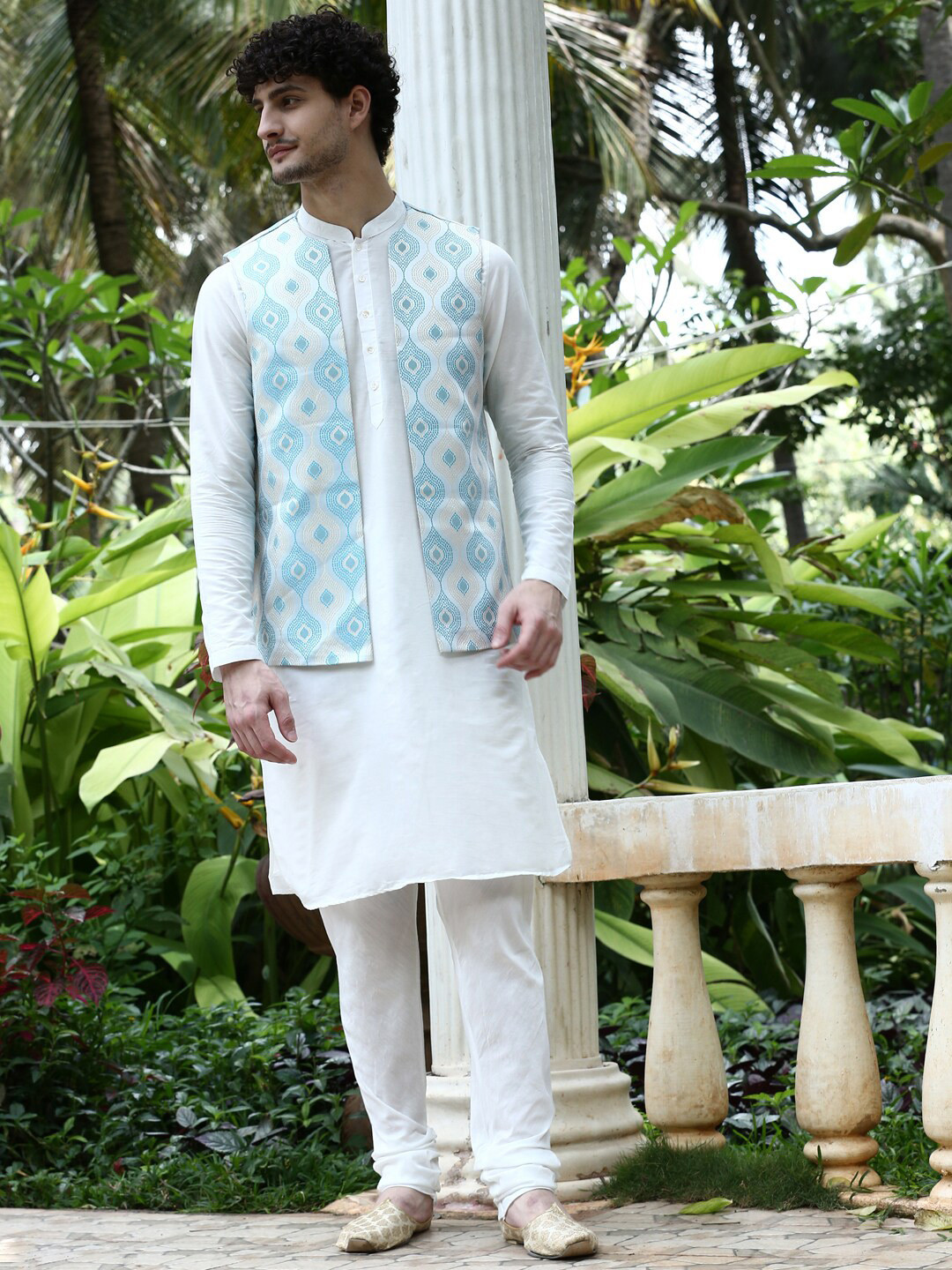 

HOUSE OF DEYANN Mandarin Collar Jacquard Kurta With Churidar, Blue