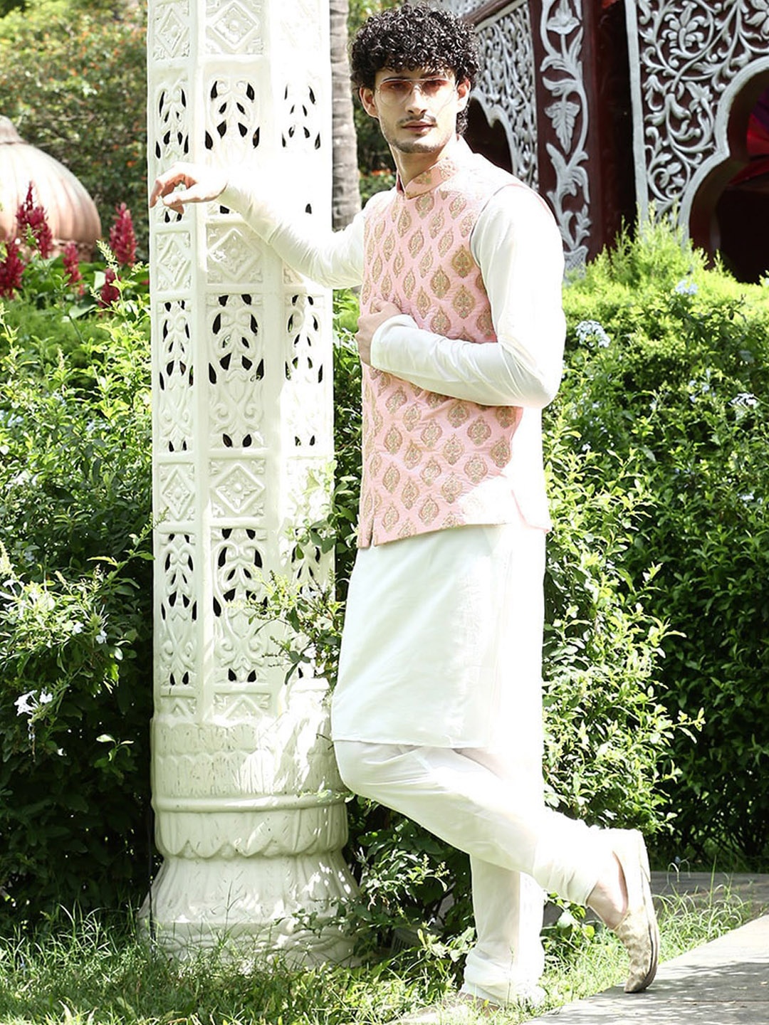 

HOUSE OF DEYANN Mandarin Collar Regular Kurta with Churidar And Embroidered Nehru Jacket, Peach