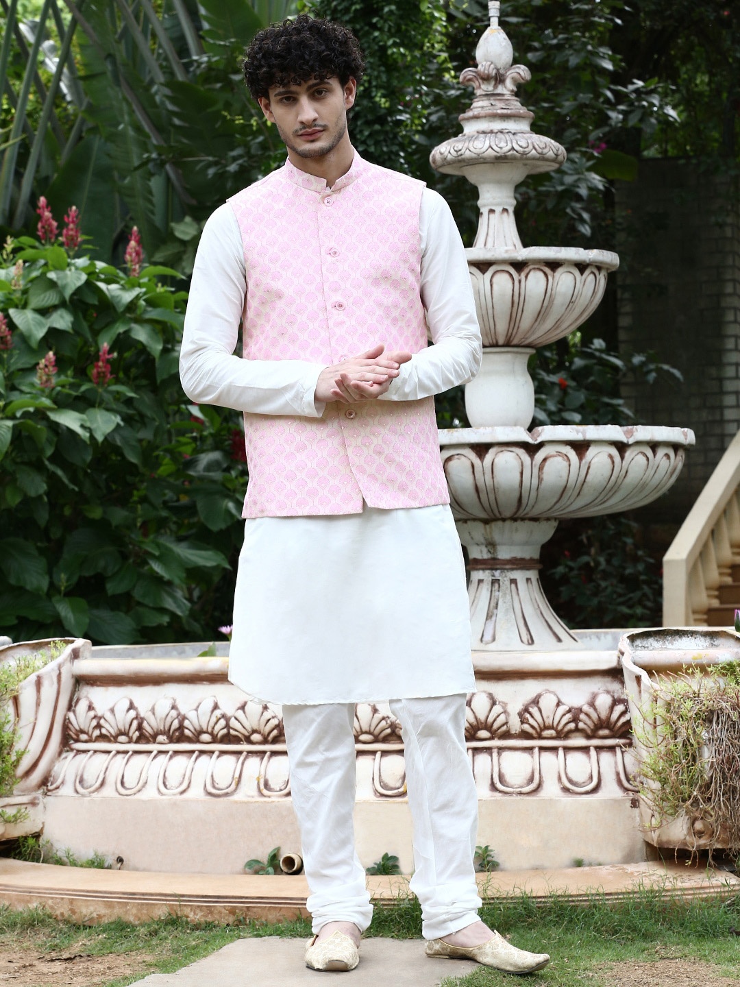 

HOUSE OF DEYANN Mandarin Collar Jacquard Kurta With Churidar, Pink