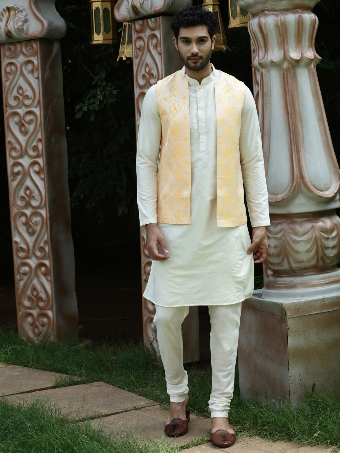 

HOUSE OF DEYANN Mandarin Collar Regular Kurta with Churidar And Woven Design Nehru Jacket, Yellow