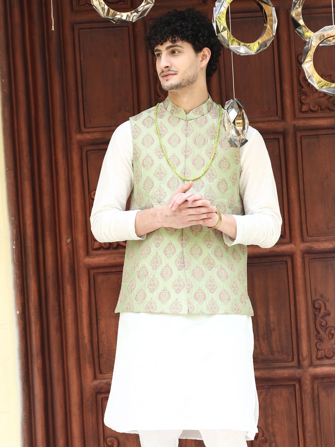 

HOUSE OF DEYANN Mandarin Collar Regular Kurta with Churidar And Embroidered Nehru Jacket, Green
