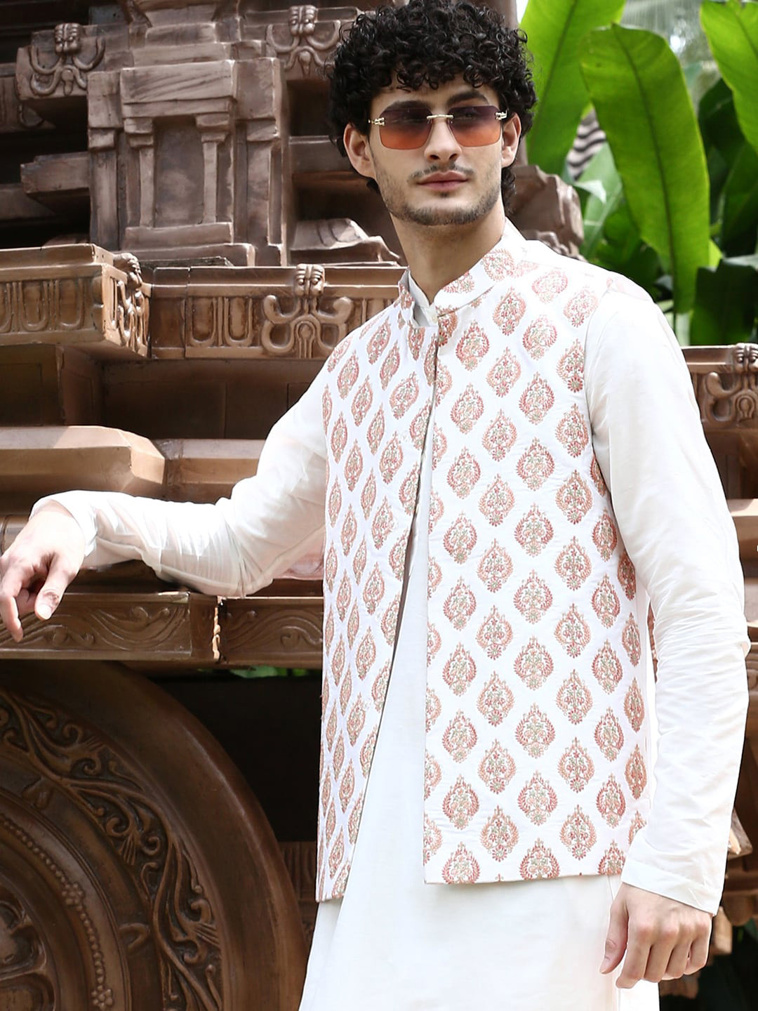 

HOUSE OF DEYANN Mandarin Collar Regular Kurta with Churidar And Embroidered Nehru Jacket, Off white