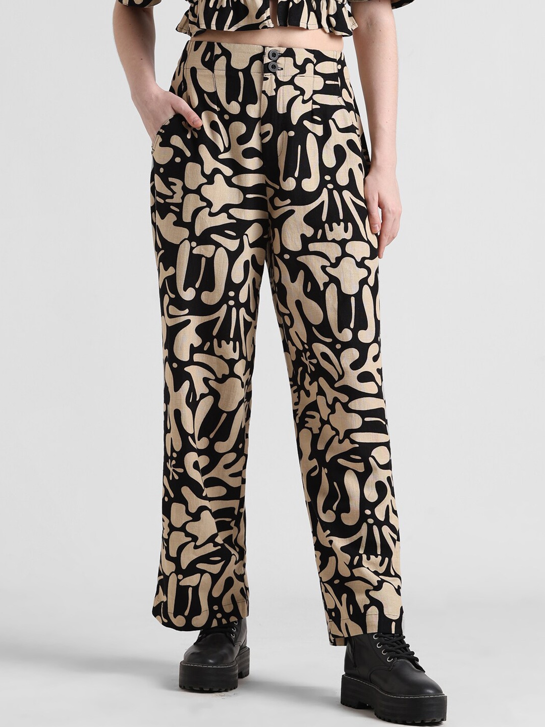 

ONLY Women Wide Abstract Printed Parallel Trousers, Beige