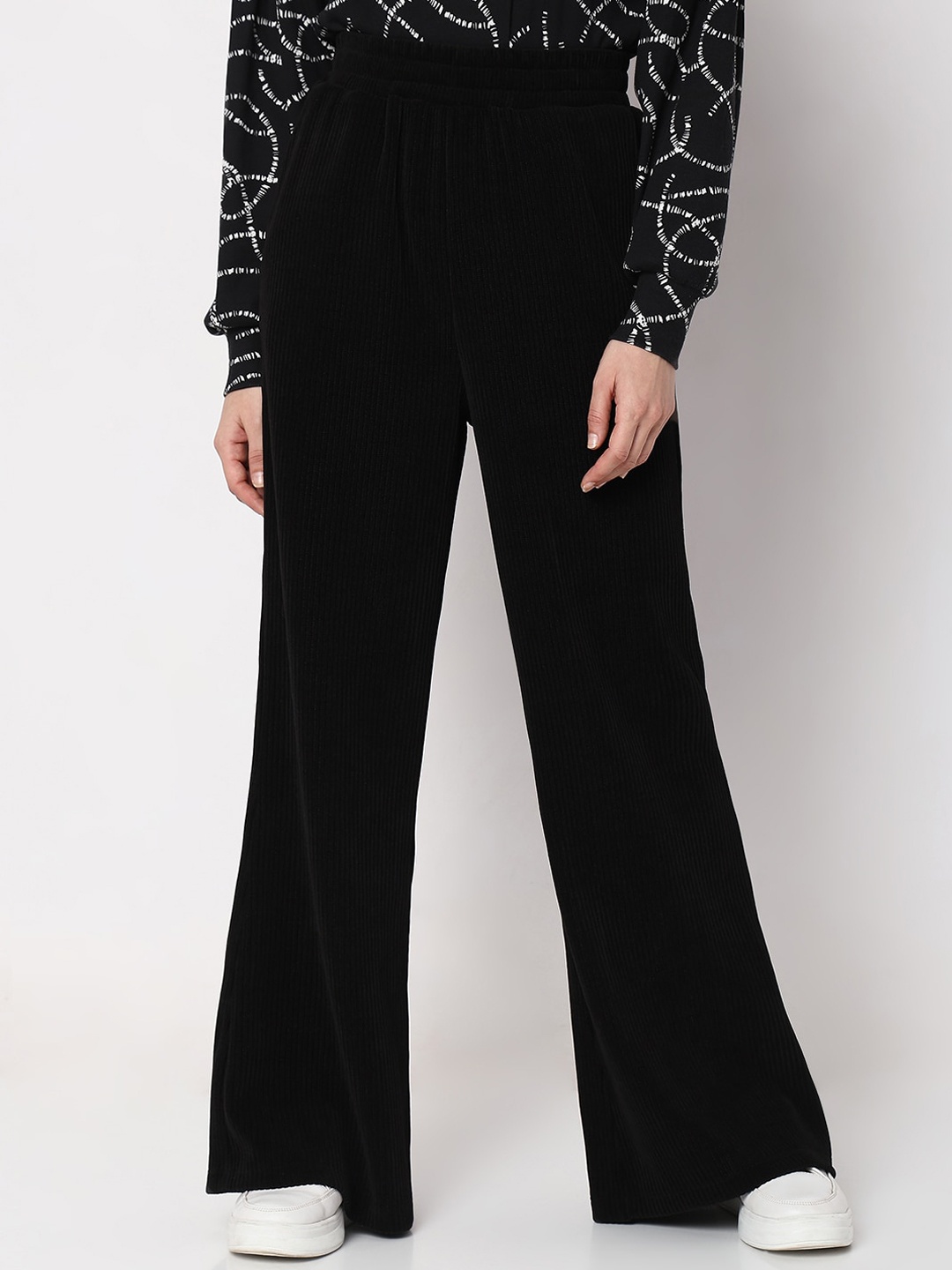 

Vero Moda Women Flared High-Rise Trousers, Black