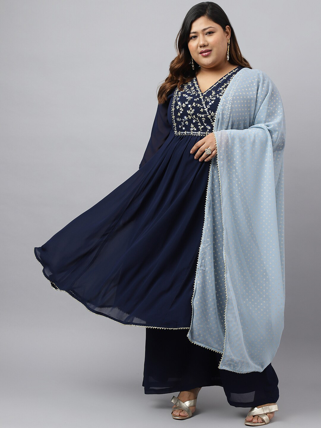 

Janasya Plus Size Ethnic Motifs Yoke Design Thread Work Anarkali Kurta Set, Navy blue