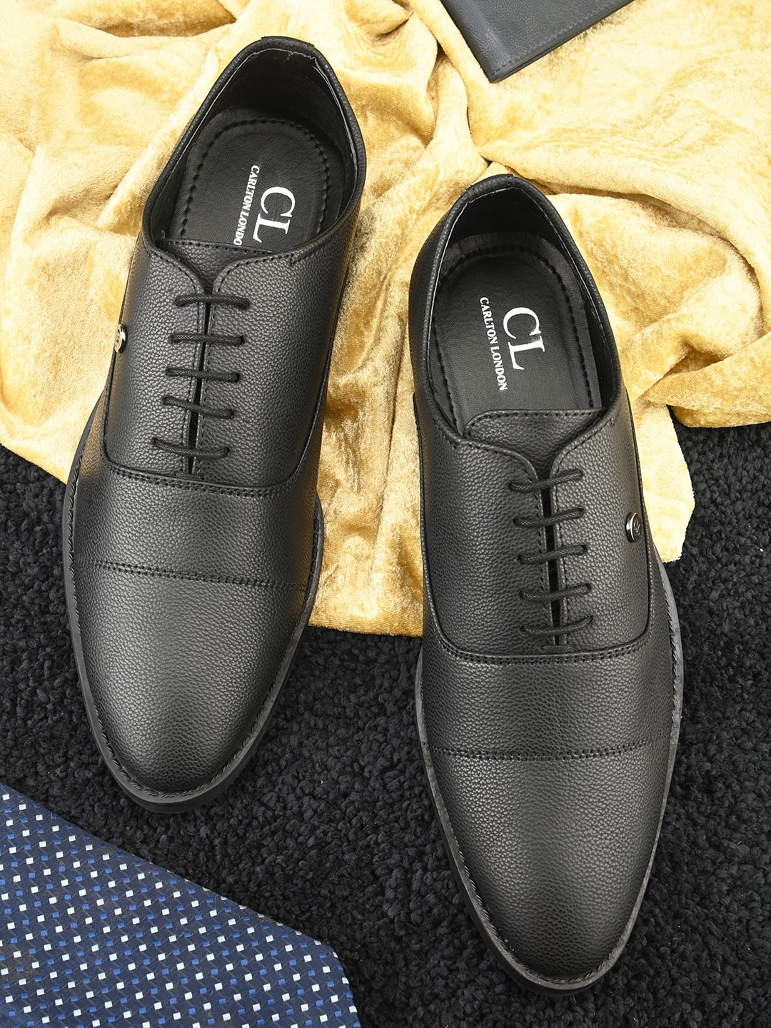 

Carlton London Men Textured Formal Derbys, Black