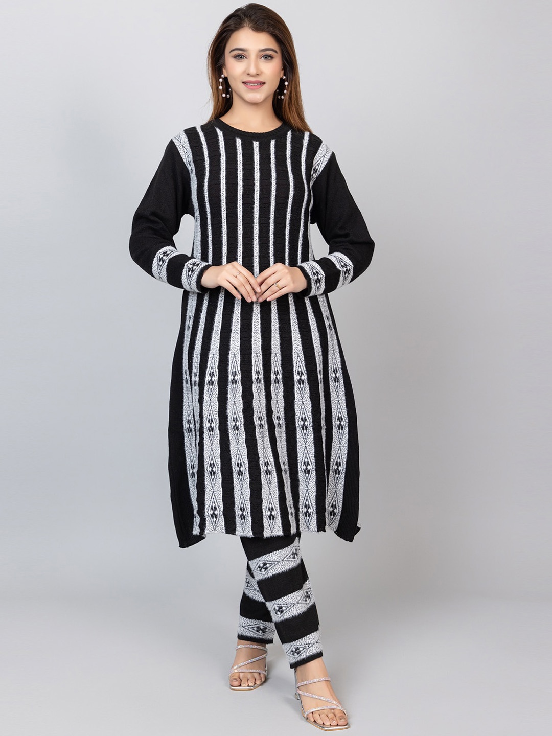 

TYSORT Striped Regular Thread Work Kurta With Trousers, Green