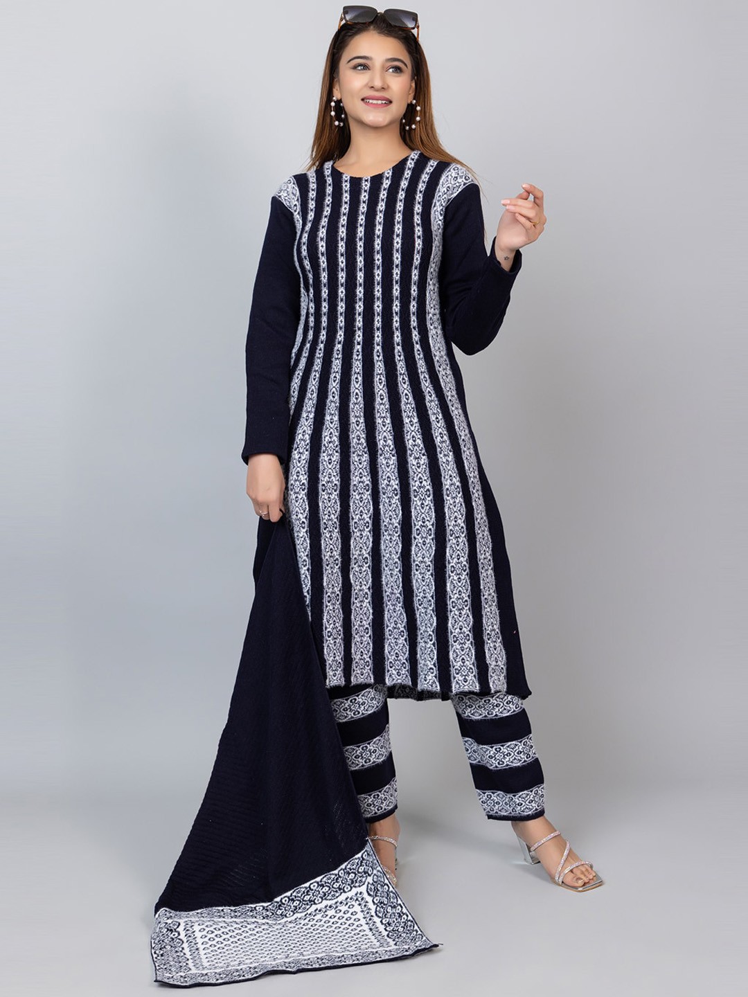 

TYSORT Striped Regular Thread Work Kurta With Trousers & Stole, Navy blue
