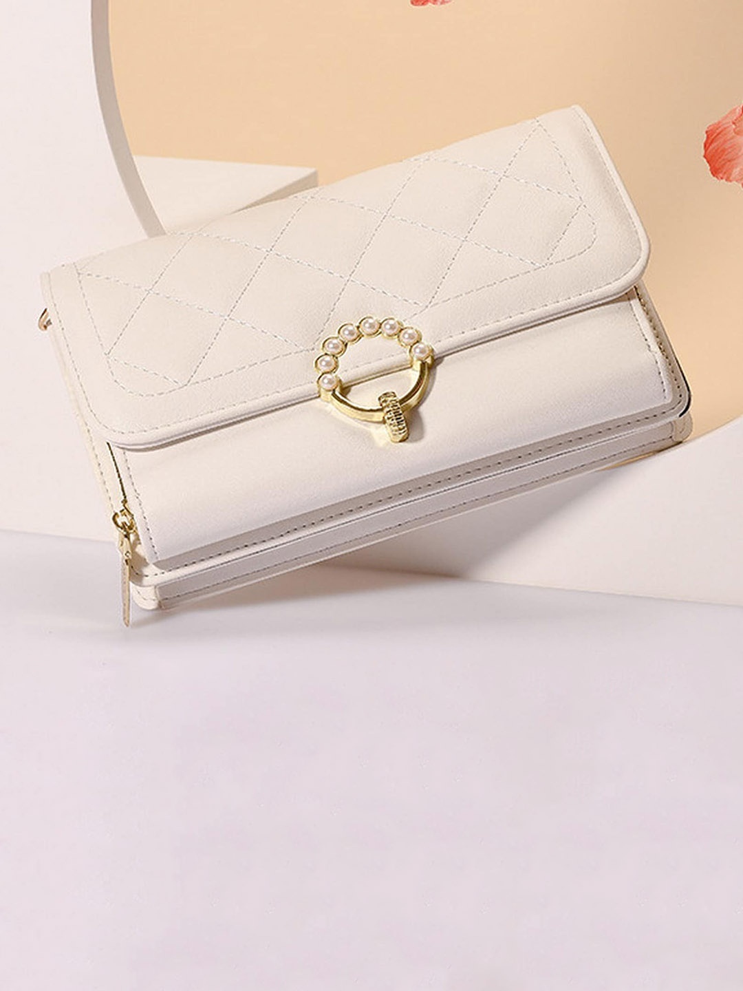 

Diva Dale Structured Sling Bag with Quilted, White