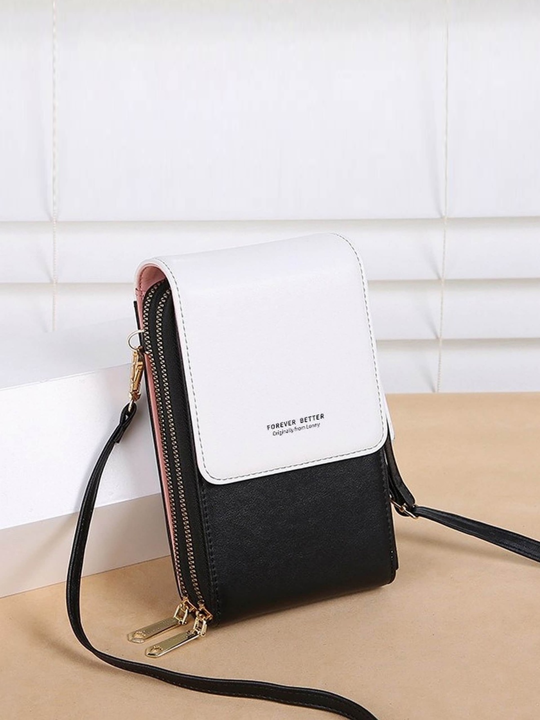 

Diva Dale Textured Mobile Pouch, Black