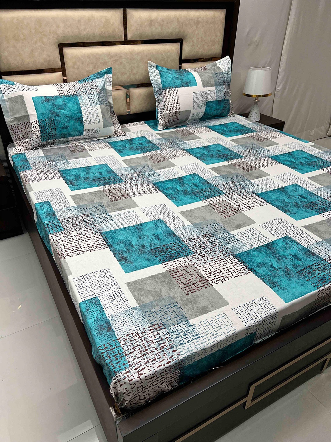 

Pure Decor Sapphire Green Geometric Cotton 300 TC Fitted King Bedsheet & 2 Pillow Covers